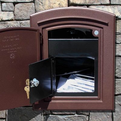 Manchester Locking Mailbox